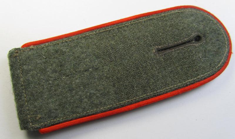 Attractive - albeit regrettably single but truly scarcely encountered! - mid-war period, so-called: 'M40- o. M43'-pattern, WH (Heeres) EM-type shoulderstrap as was intended for usage by a: 'Soldat der Feldgendarmerie-Tpn.'