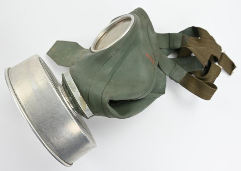German Luftschutz Gasmask & Tornister VUPA
