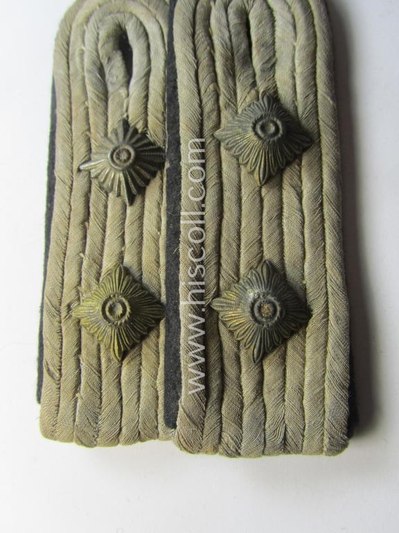 Pair of WH (Heeres) officers'-type shoulderboards: 'Hauptmann der Pionier-Truppen'