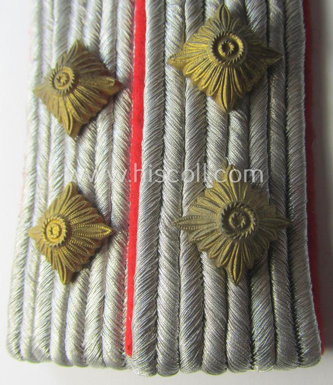 Pair of WH (LW) officers'-type shoulderboards: 'Oberleutnant eines Flak-Artillerie-Abtlgs. o. Rgts.'