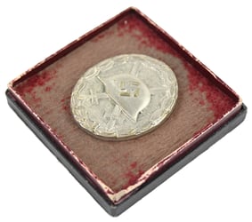 German Wound badge in Silver with half case