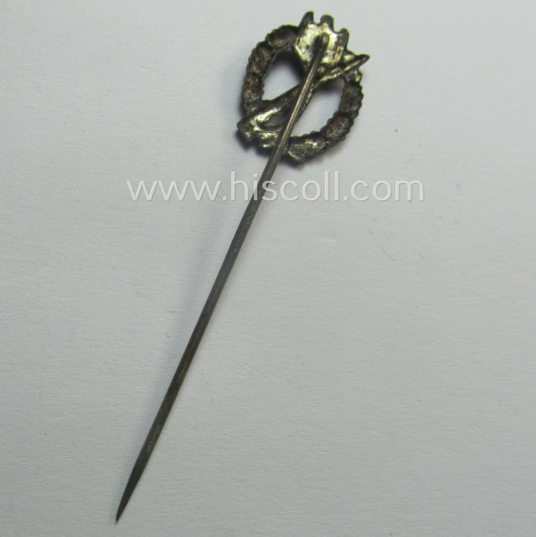 Neat - and only 17 mm. sized! - 'Infanterie-Sturmabzeichen in Bronze' (or: bronze-class, infantry-assault badge ie. IAB) miniature lapel-pin (being a non-maker-marked, 'hollow-styled' example as executed in - I deem - 'Buntmetall'-based metal)