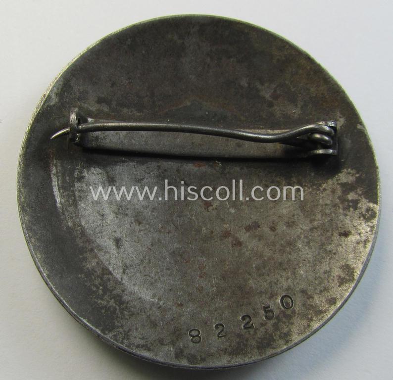 Attractive, 'Deutscher Frauenarbeitsdienst' (or: womens'-labour-service) so-called: 'Dienstbrosche' being a non-maker-marked example as was executed in golden-bronze-toned 'Buntmetall' and bearing a unique serial-number ('49601')