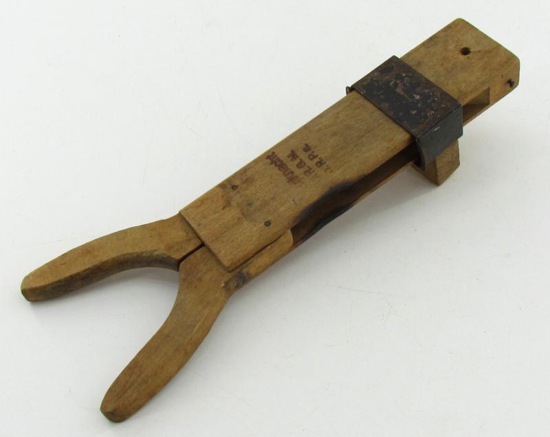 'Deutsche Wehrmacht' wooden- and metal-based (partly foldable) boot-removing device aka: 'Stiefelknecht'