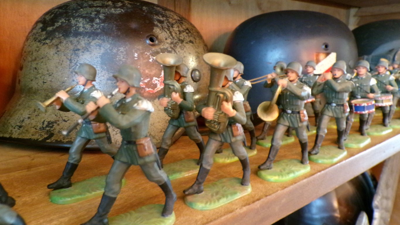 Exceptional 27-Piece Elastolin WWII Whermacht Band