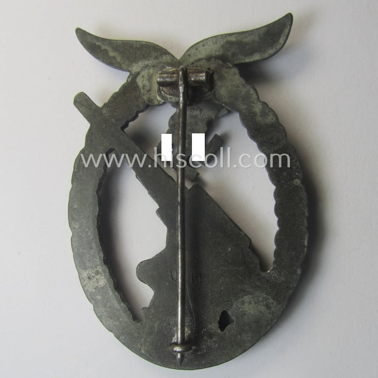 Later-war period- and/or: zinc- (ie. 'Feinzink'-) based- example of a maker- (ie. 'WH'-) marked, WH (Luftwaffe) 'Flakkampfabzeichen' (or: airforce anti-aircraft badge), as was produced by the desirable: 'Wilhelm Hobacher'-company