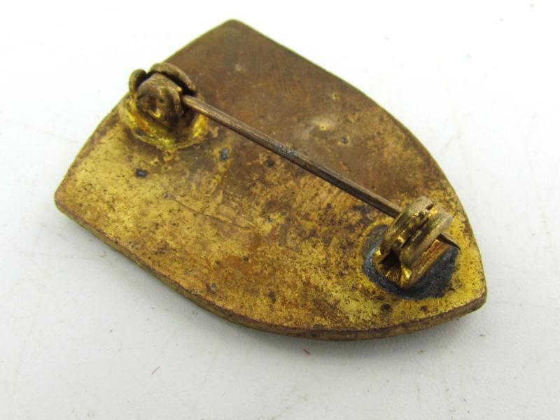 WWII US 13th AIRBORNE DIVISION Crest Insignia Pinback