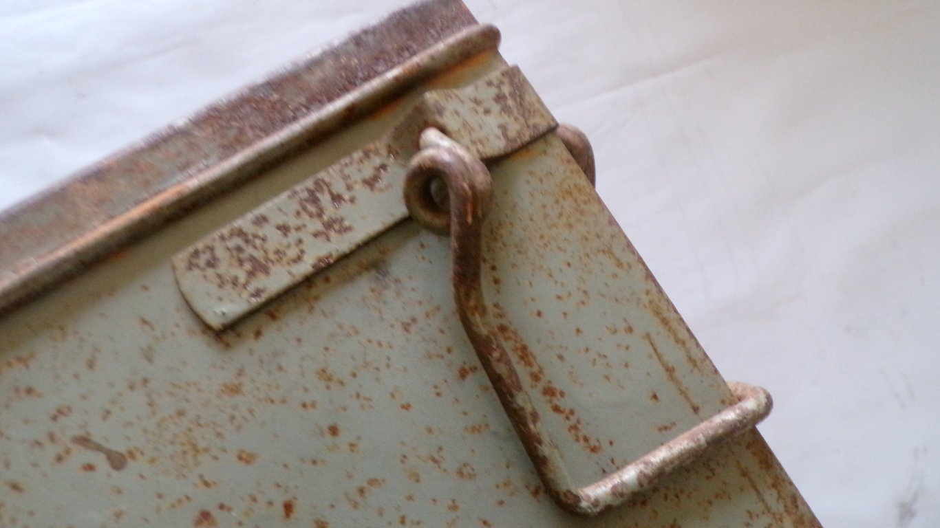 Wetterfester Behälter für Fallschirmgerät