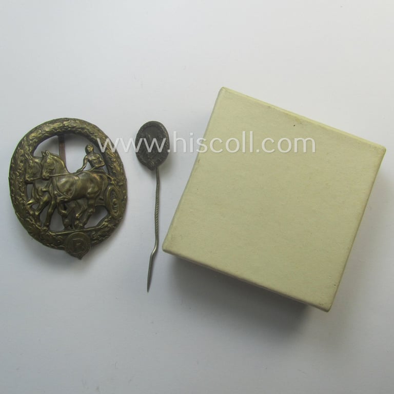 Attractive, 'Deutsches Fahrer-Abzeichen' (ie. 'in Bronze') and accompanying miniature being both maker- (ie. 'L.Chr. Lauer'-) marked examples that came stored in their period box (ie. etui) as issued