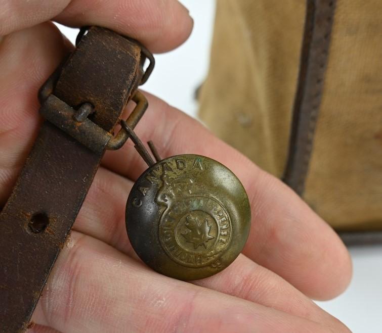 Canadian WW1 Camera with Carrying Case
