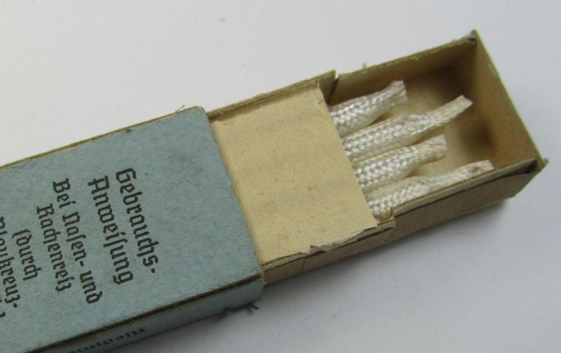 Smaller-sized, 'standard'-pattern- (ie. WH-issue) light-blue-coloured- and/or carton-based box holding 4 glass-based tubes (ie. 'Riechmittel' o. Brechampullen') that come in a fully complete and/or untouched, condition