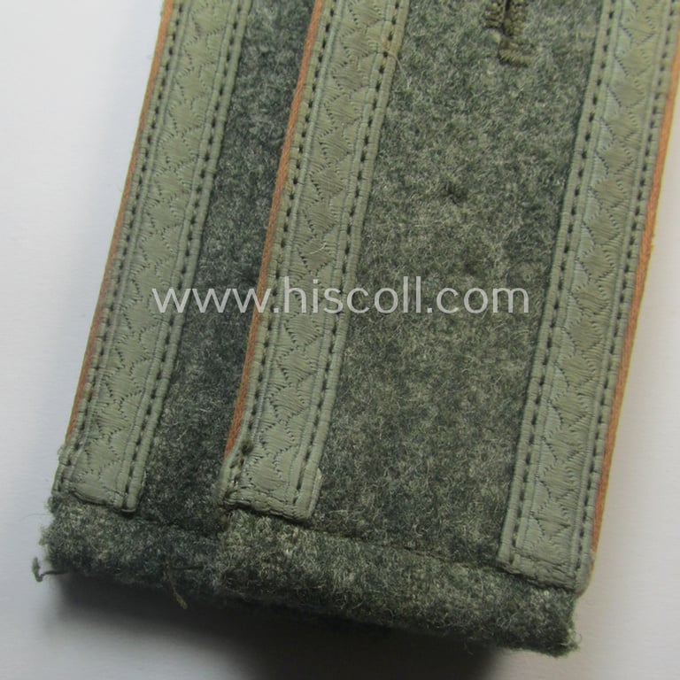 Superb, pair of WH (Heeres) NCO-type shoulderstraps: 'Uffz. der Kradschützenbtle. der Pz.Div. u. Inf.Div. (mot)'