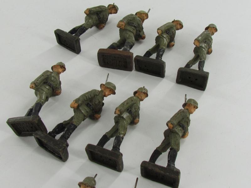 Grouping of 10x Lineol German Toy Soldiers