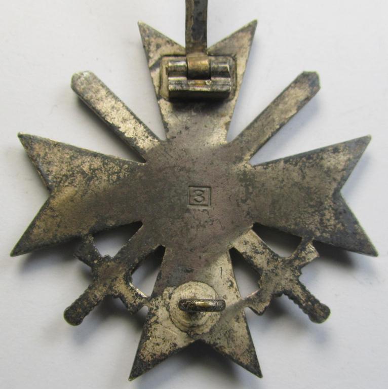 Attractive, 'Kriegsverdienstkreuz 1. Klasse mit Schwertern' (being a clearly maker- ie. '3'- or by: 'Wilhem Deumer'-) marked specimen that is executed in typical silverish-grey-coloured- and/or zinc-based metal (ie. 'Feinzink')