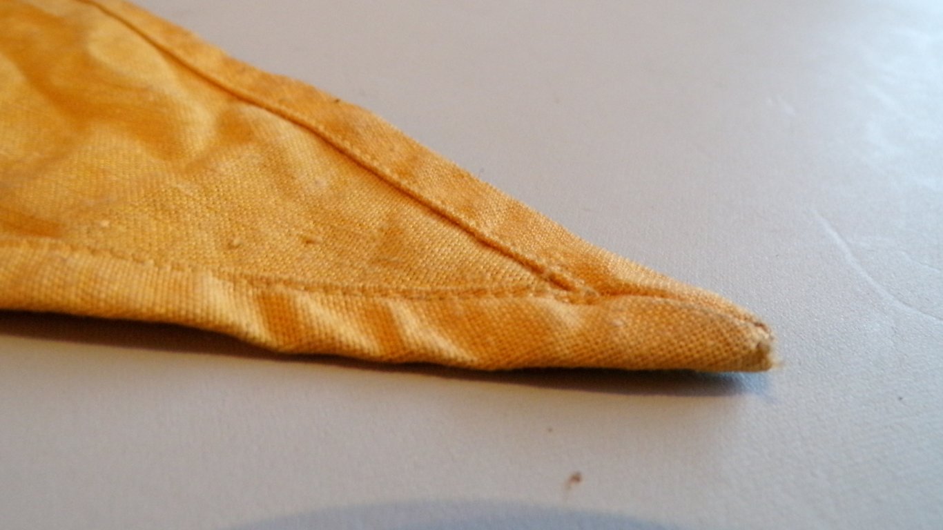 Gas warning pennant (large)