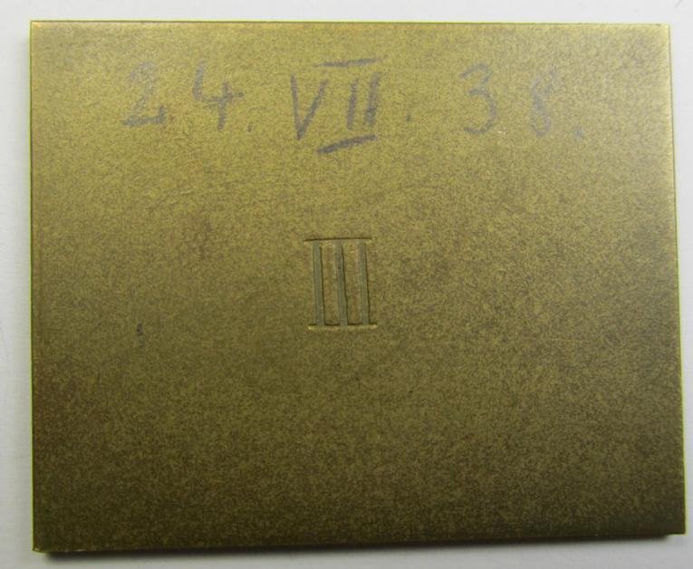 Attractive - and with certainty scarcely encountered! - golden-bronze-toned- ie. 'Buntmetall'-based, so-called: commemorative-sports'-plaque (ie. 'Erinnerungs- o. nichttragbare Medaille') bearing the text: 'D.R.f.L. - Gau XVII - Fachamt Schwimm...