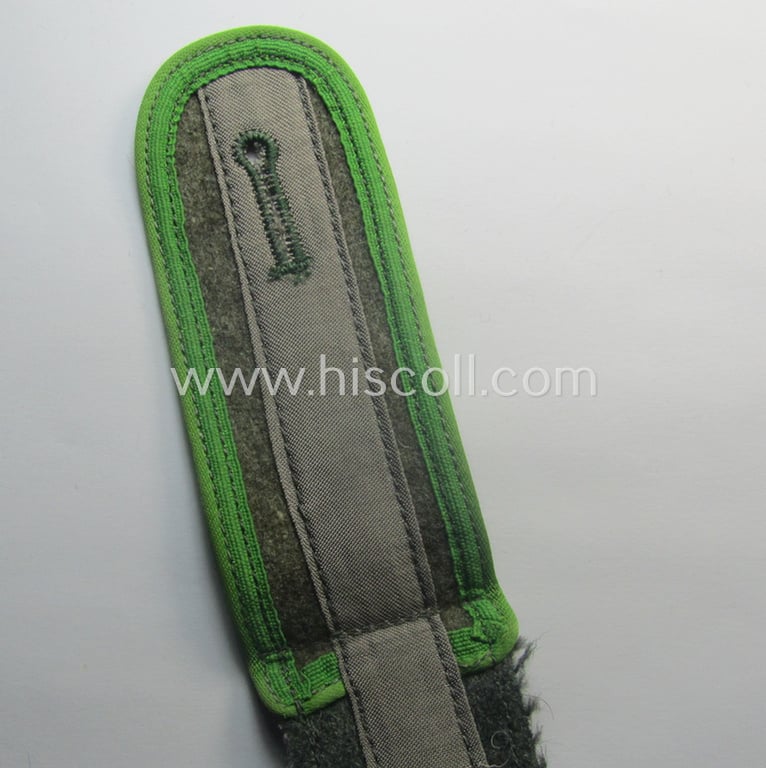 Single, WH (Heeres) later-war period- (ie. 'simplified'- ie. 'M44-'-pattern-) EM-type shoulderstrap: 'Soldat der Panzer-Grenadier-Trpn.'