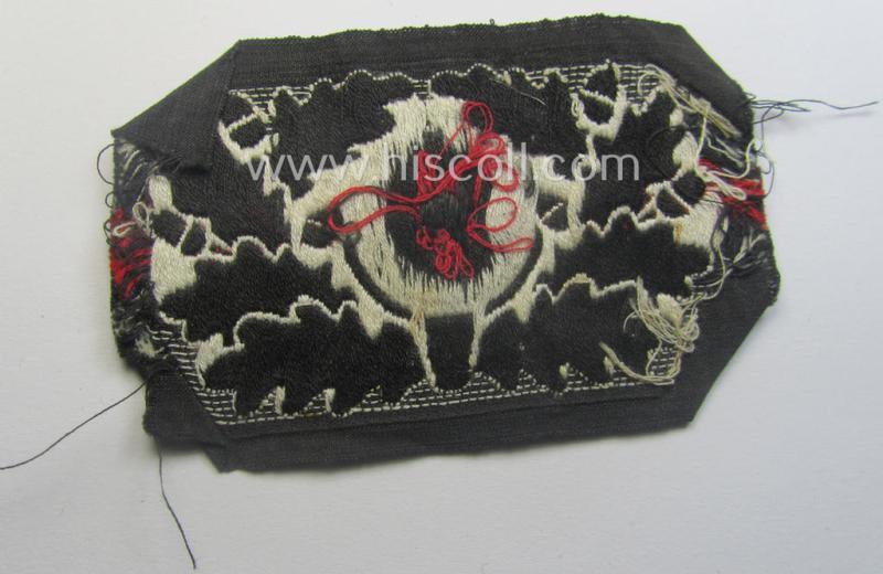 Truly used - and actually scarcely encountered! - early-pattern, WH (Heeres) specific cocarde as executed in white-coloured linnen as intended for usage on the: 'Pz'-beret (ie. 'Panzerschutzmütze') as executed in so-called: 'BeVo'-weave-pattern