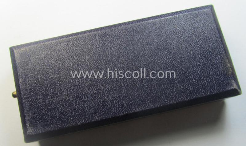 'Ehrenkreuz der deutschen Mutter - erste Stufe' (or mothers'-cross in gold) that comes stored in its original and/or neatly maker- (ie. 'Wilh. Deumer - Kom.Ges. - Lüdenscheid'-) marked etui as issued and/or recently found