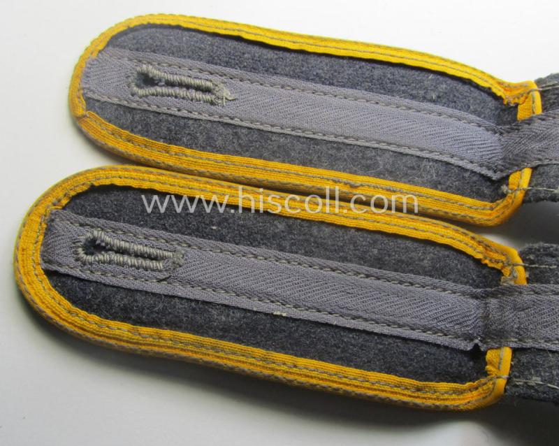 Pair of later-war-period, so-called: 'M44'-pattern, simplified WH (Luftwaffe) EM-type shoulderstraps as was intended for usage by a: 'Soldat der Flieger o. Fallschirm-Trpn.'