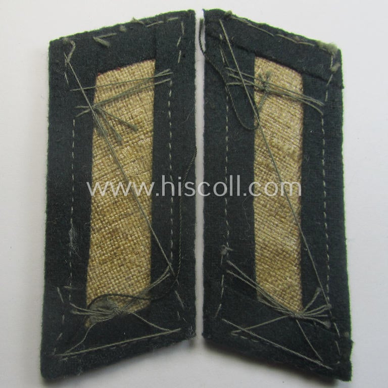 Fully matching pair of pre- (ie. early-war-) period WH (Heeres) 'M36' (ie. 'M40'-) type collar-patches (ie. 'Einheitskragenspiegel') as piped in bright-red-coloured branchcolour as intended for usage by a: 'Soldat der (Sturm-)Artillerie-Trpn.'