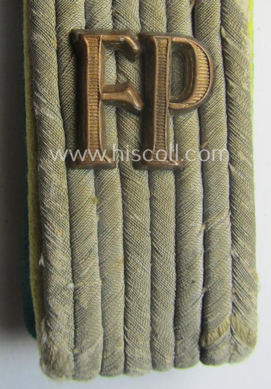 Single - albeit neatly 'cyphered'! - officers'-pattern shoulderboard as was specifically intended for usage by a WH (Heeres) 'Feldpostinspektor' (being of a rank comparable with a: 'Leutnant'-rank)
