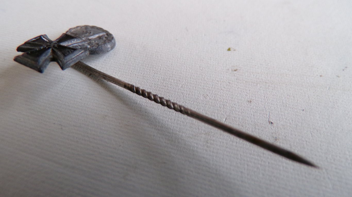 1939 Dual Award Miniature Lapel Pin