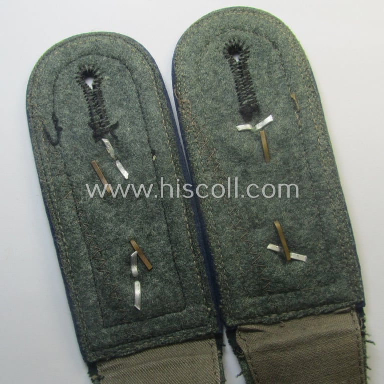 WH (Heeres) early-war-period- (ie. 'M40'-pattern) 'cyphered', NCO-type shoulderstraps as intended for usage by a medical-orderly ie.: 'Oberfeldwebel eines Sanitäts-Abtlgs. o. Rgts.'