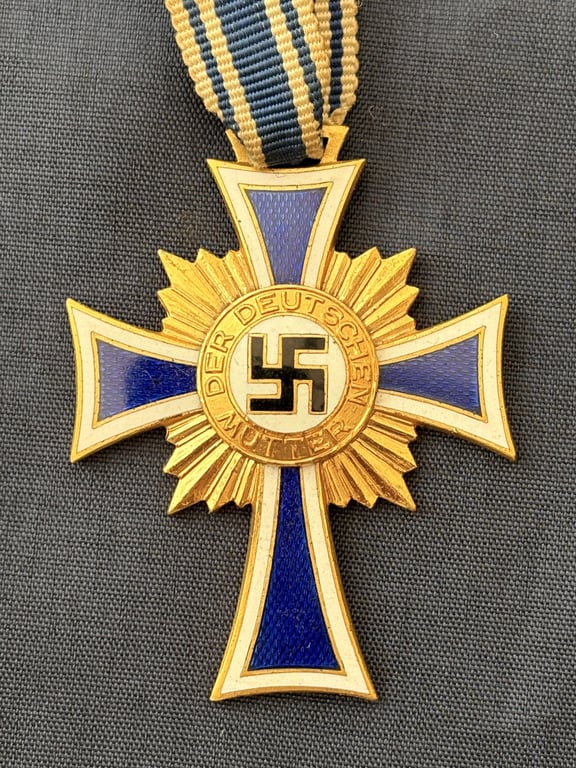 WWII GERMAN CASED MOTHER’S CROSS MEDAL CF ZIMMERMANN