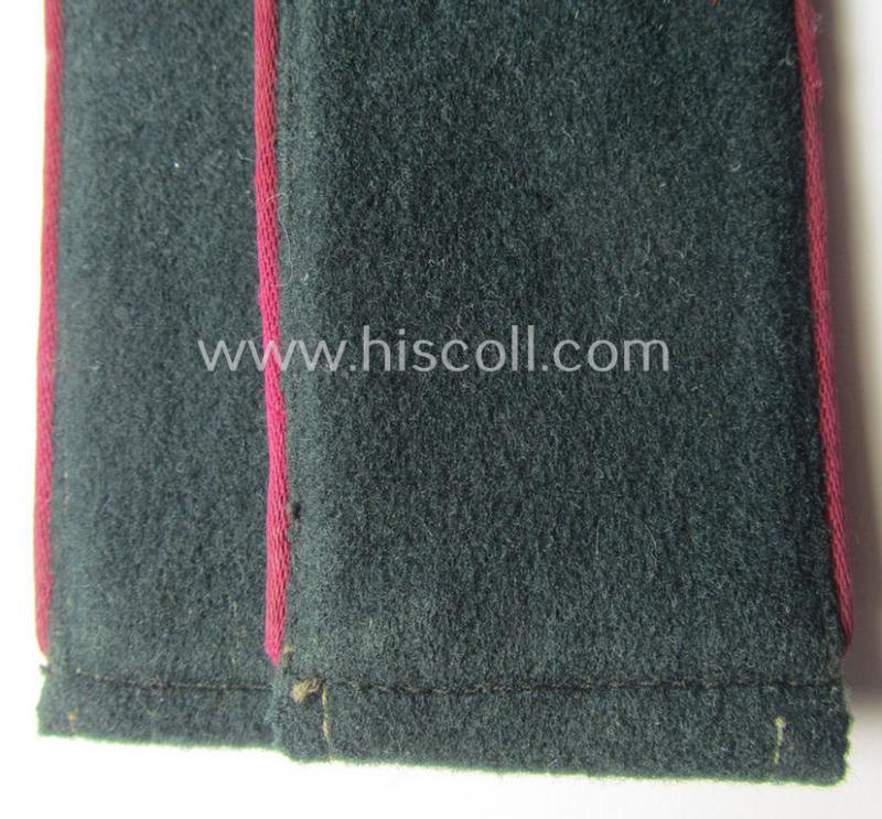 Pair of early- (ie. mid-) war-period so-called: 'M40'-pattern, WH (Heeres) EM-type shoulderstraps as piped in the 'bordeaux'-coloured branchcolour as intended for a: 'Soldat eines (Nebel)Werfer-Rgts. o. Abtlgs.'