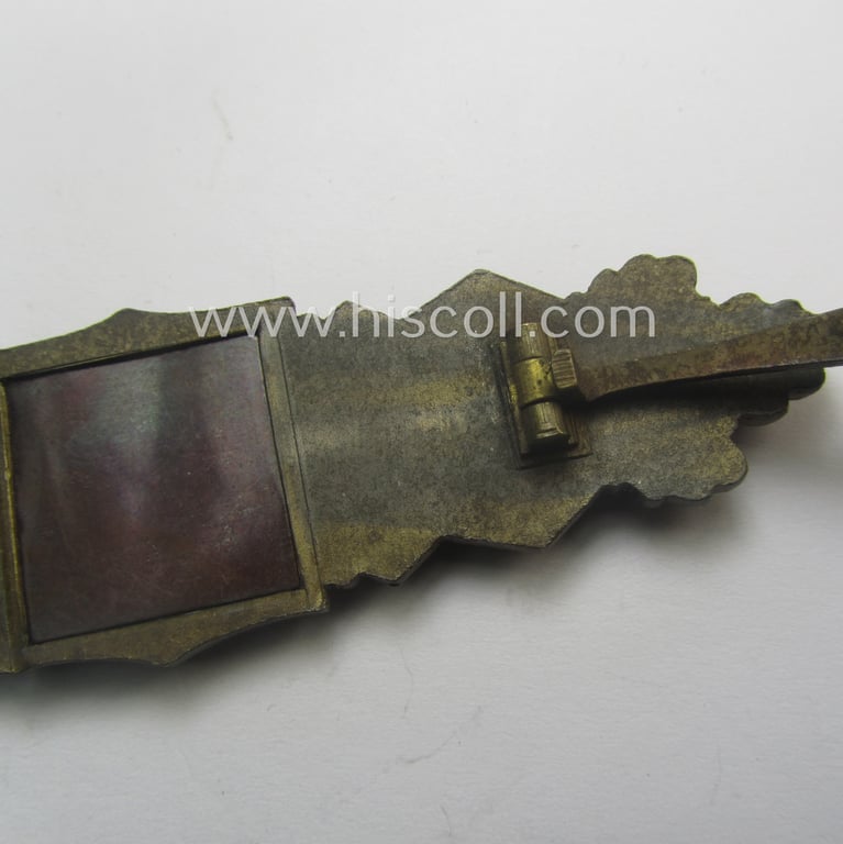 'Nahkampfspange in Bronze' (or: bronze-class close-combat clasp ie. CCC) being a (typical) non-maker-marked- and/or minimally converse-shaped specimen as was (I deem) produced by the maker- (ie. 'Hersteller') 'Steinhauer & Lück'