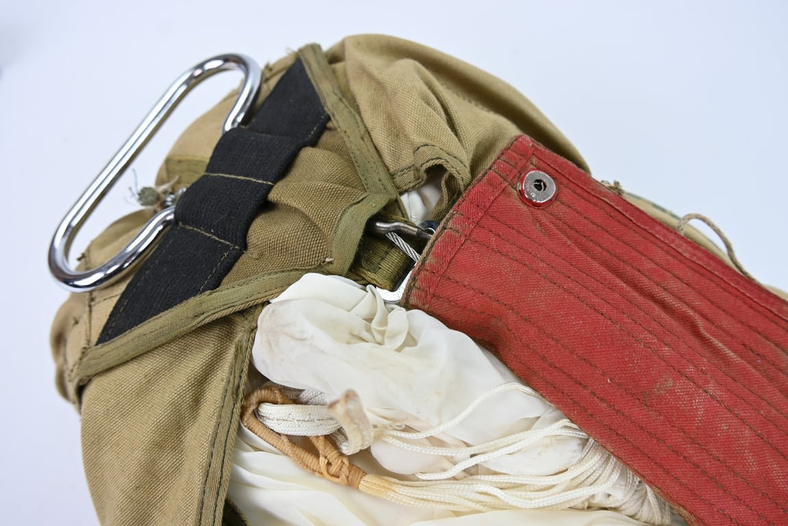 USAAF WW2 AN-6513-1A Chestpack with Parachute