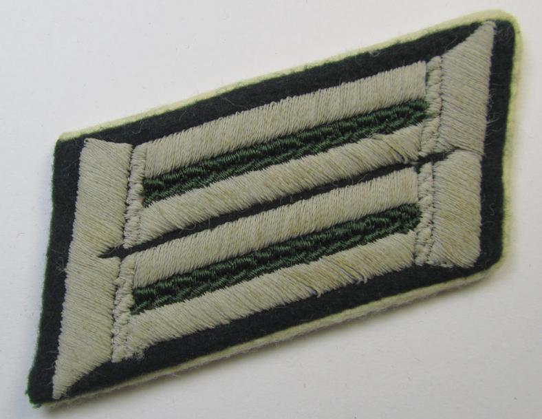 Attractive - and fully matching! - pair of WH (Heeres) officers'-type collar-tabs (ie. 'Kragenspiegel für Offiziere') as intended for an: 'Beambter ie. Offizier des gehobenen Dienstes'