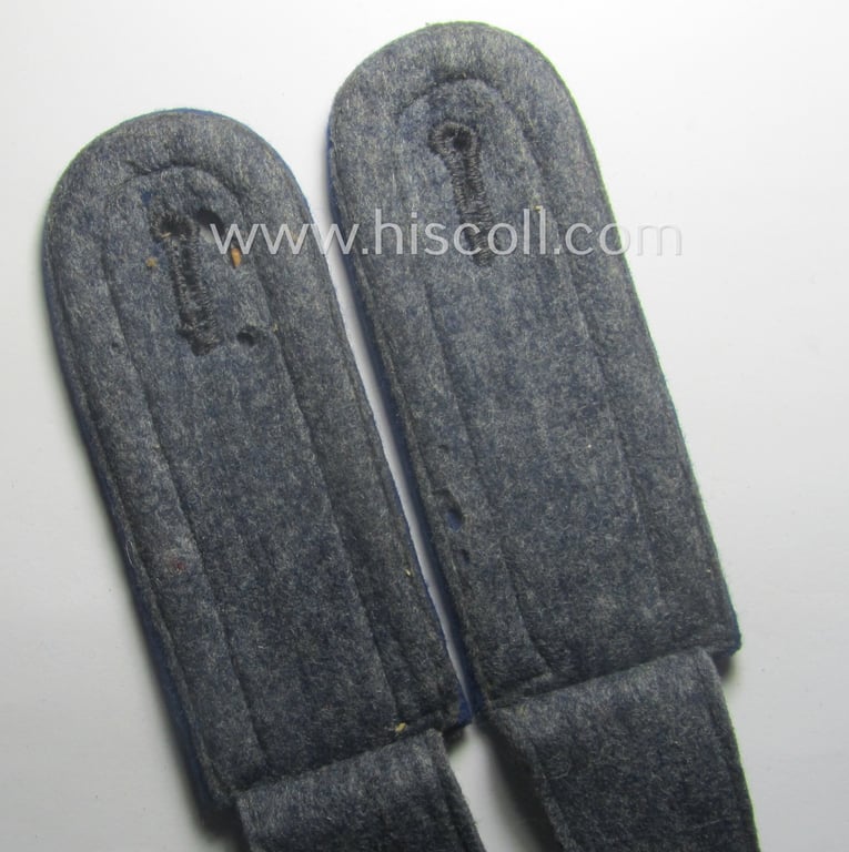 Fully matching - and minimally used! - pair of WH (Luftwaffe) NCO-type shoulderstraps as was intended for usage by an: 'Unteroffizier einer Sanitäts-Abtlgs.'