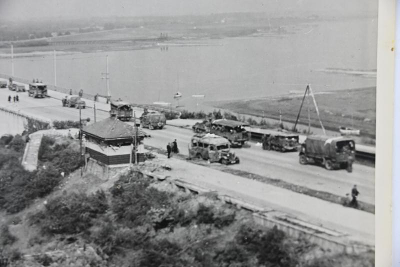 US WW2 Press Photo 'Nijmegen Bridge''