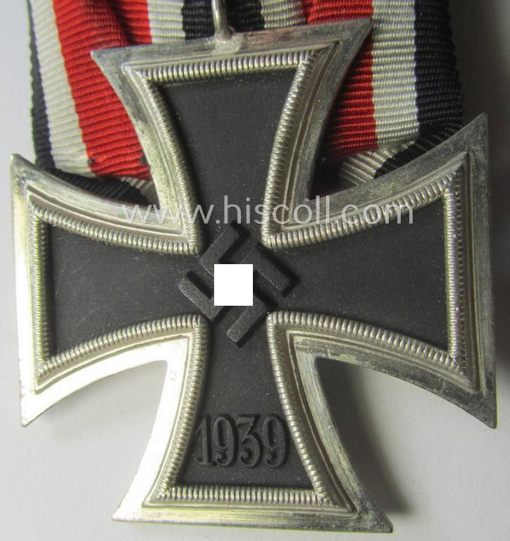 'Einzelspange' (ie. single-pieced medal-bar) showing an Iron Cross 2nd class (or: 'Eisernes Kreuz 2. Klasse') by a (by me) unidentified maker