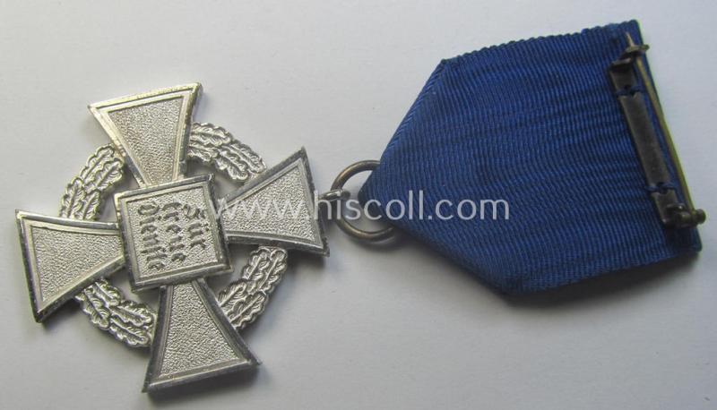 'Treuedienst Ehrenzeichen 2. Klasse' that comes stored in its maker- (ie. 'Wächtler & Lange'-) marked, two-pieced etui