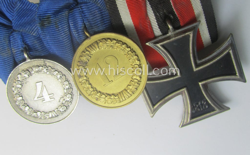 Superb, 3-pieced medal-bar (ie. 'Ordenspange') resp. showing an: 'EK II.Kl.' (in the scarcely seen 'Schinkel'-pattern!) and two WH (Heeres or KM) so-called: 'DA für 4 u. 12 Jahre treue Dienste'