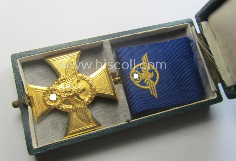 Golden-class 'Pol.-Dienstauszeichnung 1. Stufe' (or: police loyal-service medal first-class) that comes stored in its period, green-coloured (and luxuriously styled!) etui and that comes with its accompanying ribbon (ie. 'Bandabschnitt')