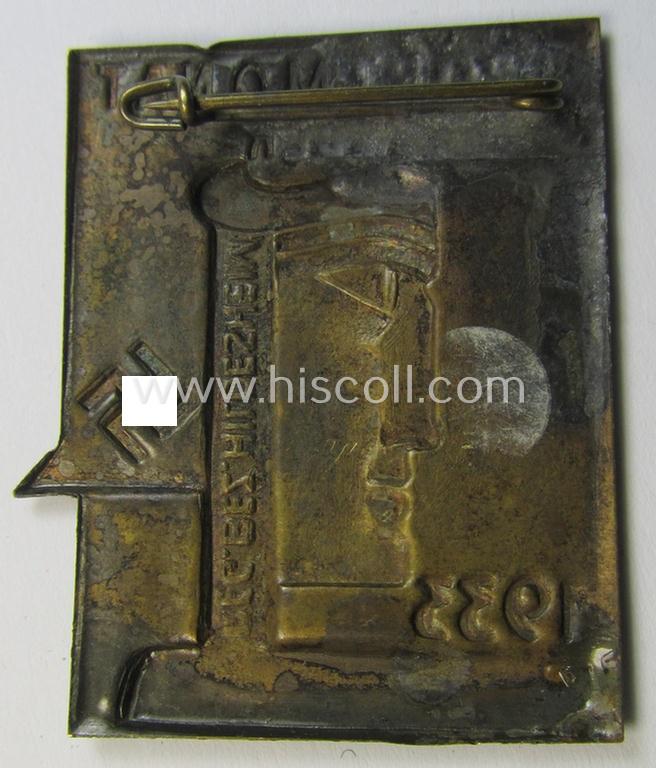 Bright-golden-toned, tin-based so-called: 'NS-sports'-related 'tinnie' being a non-maker-marked example depicting a stylised 'art-deco'-type figure and swastika coupled with the text: 'Sportmonat September 1935 - Reg. Bez. Hildesheim'