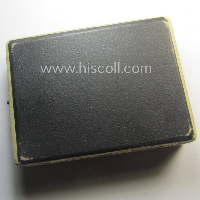 Superb, 'Halskreuz o. Großstern 1. Kl. des Orden Azad Hind' being a non-maker-marked example that comes mounted onto its original ribbon (ie. 'Bandabschnitt') and that comes stored in its typical, beige-white-coloured etui