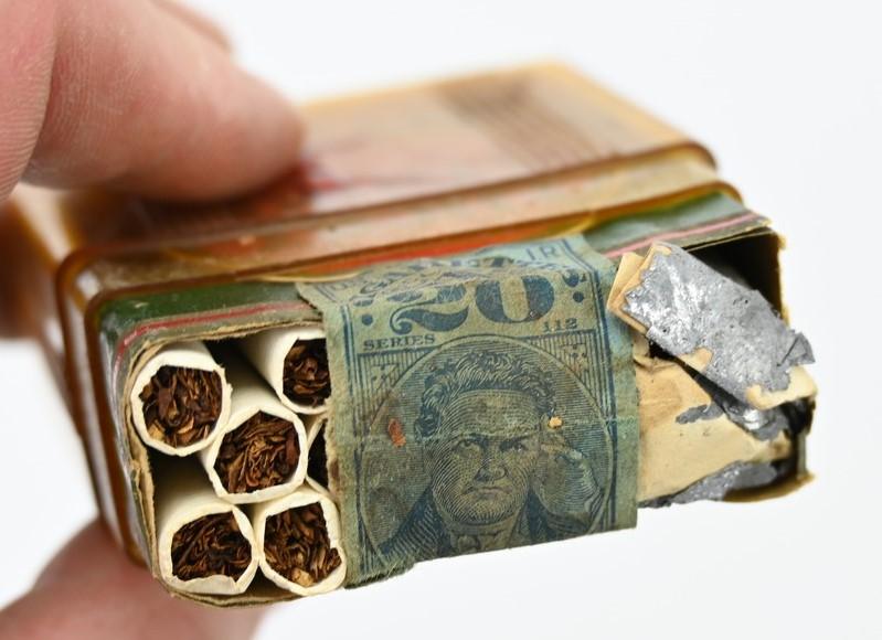 US WW2 Package of Lucky Strike Cigarets with Case