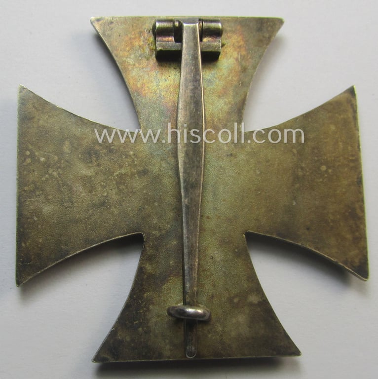 'Eisernes Kreuz 1. Klasse' (or: Iron Cross 1st class) being a typical non-maker-marked (and magnetic!) example that was (I deem) produced by the desirable 'Hersteller' named: 'Steinhauer & Lück'