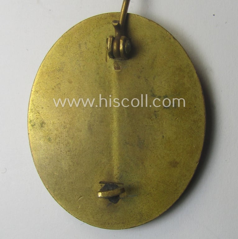 Luxuriously-styled - albeit moderately used- and/or worn! - 'Verwundeten-Abzeichen in Gold' being a typical non-maker-marked- and/or: 'Buntmetall'-based example of the 'short-pin'-variant as produced by the maker: 'Hauptmünzamt Wien'