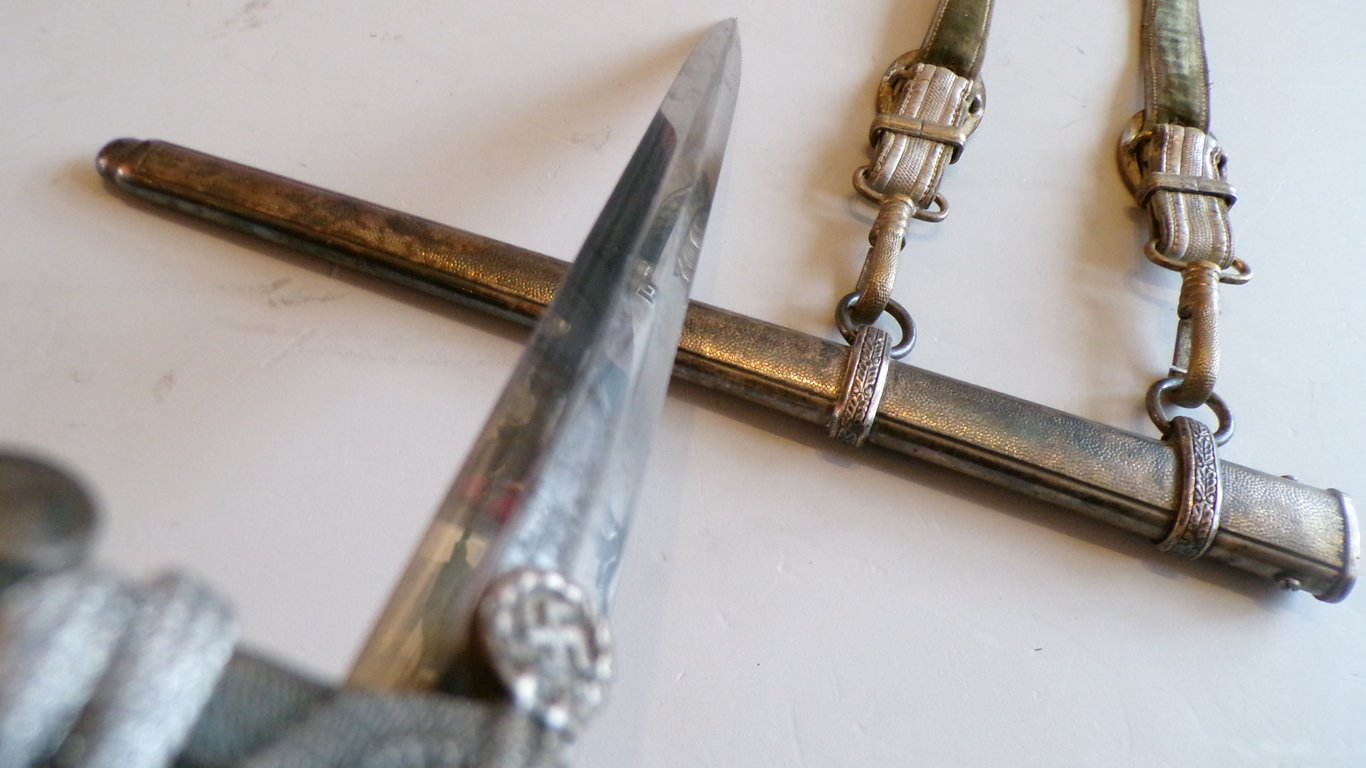 Rare and early A. Henckels army dagger
