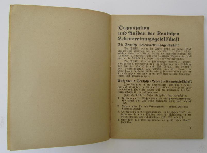 Neat - and scarcely encountered! - small-sized, WH-related instruction-booklet entitled: 'Wie erwerbe ich das Lebensrettungsabzeichen?'