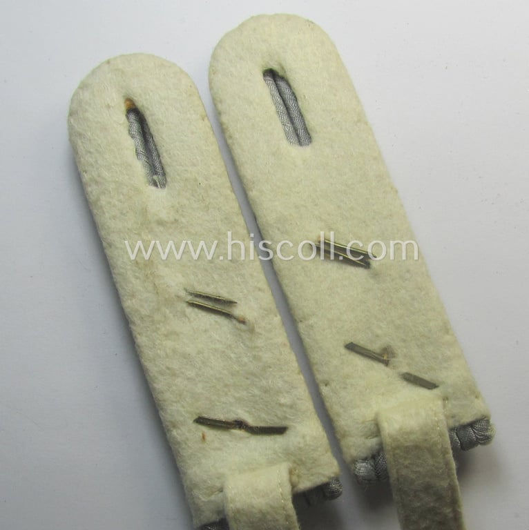 Pair of WH (Heeres) officers'-type shoulderboards as was intended for - and clearly worn by! - an: 'Oberleutnant eines Maschinengewehr-Abtlgs.'