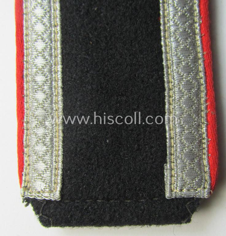 Single, Waffen-SS, NCO-type shoulderstrap as piped in the bright-red-coloured branchcolour as was intended for usage by an: 'SS-Unterscharführer' who served within the: 'SS-(Sturm)Artillerie-Trpn.'