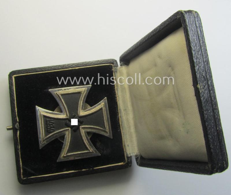 'EK 1. Klasse' (or: Iron Cross 1st class) as executed in the scarcely seen so-called: 'screw-back'-pattern being a non-marked example that comes stored in its accompanying etui