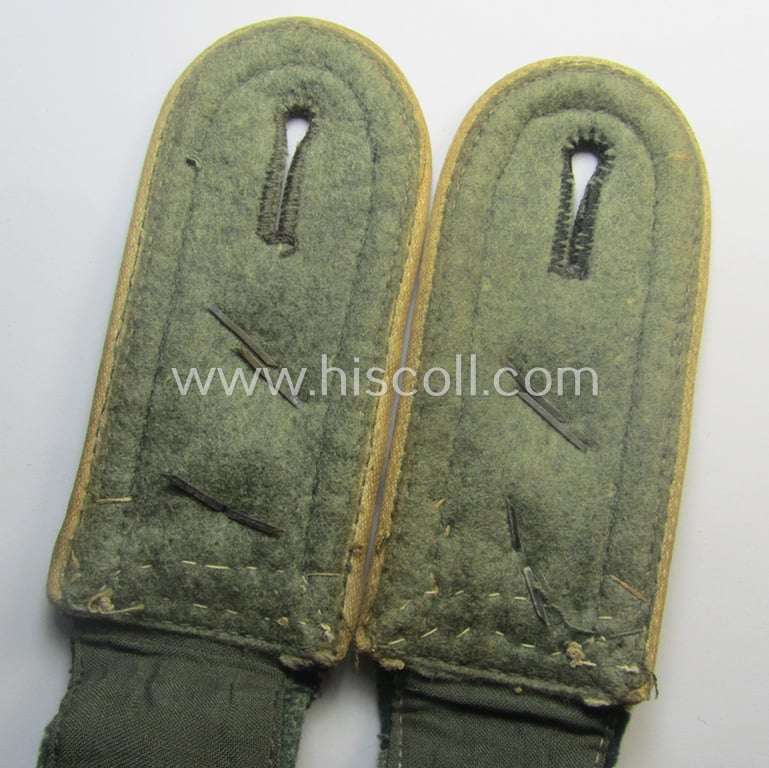 Superb - fully matching and extremely rarely seen! - pair of early- (ie. mid-) war-period, WH (Heeres), 'M40'-pattern 'cyphered' NCO-type shoulderstraps as intended for a: 'Feldwebel u. Mitglied des Grenadier-Rgts. “Feldherrnhalle“